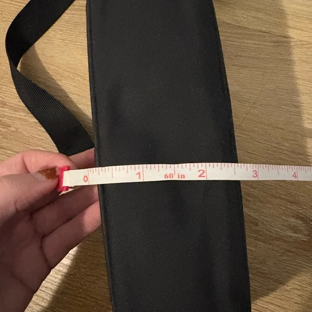 Lululemon Crossbody Camera Bag 2L in Black / Silver - Picture 15 of 15